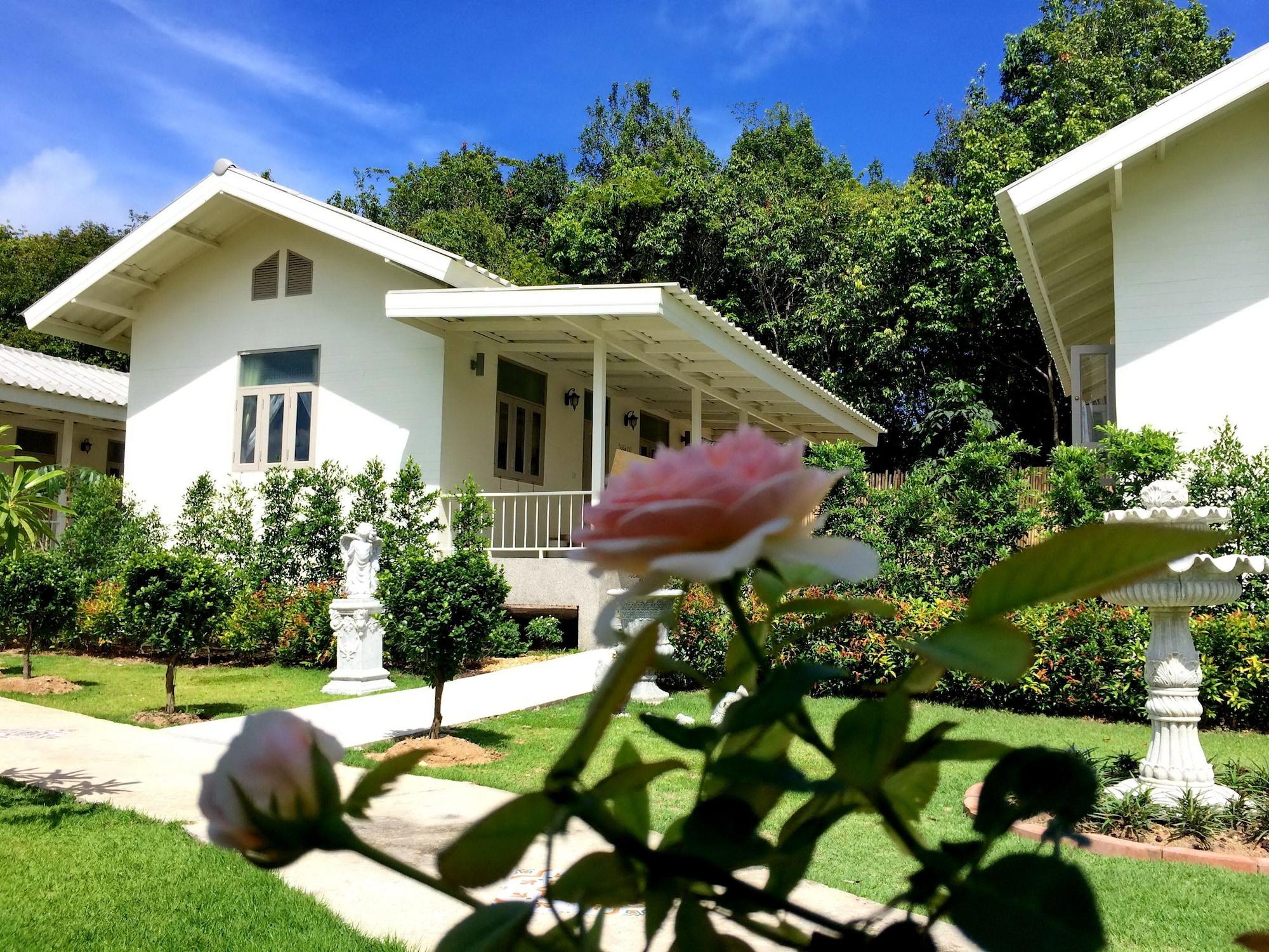 Perennial Resort Nai Yang Beach Extérieur photo